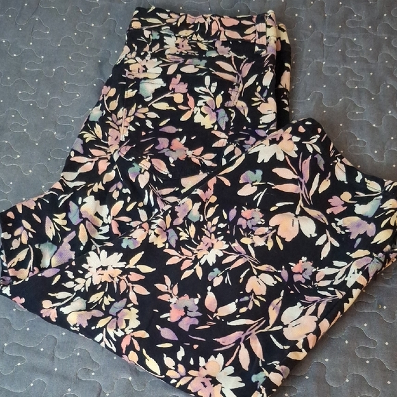 Gloria Vanderbilt Floral Cropped Jeans size 12 - Picture 1 of 7